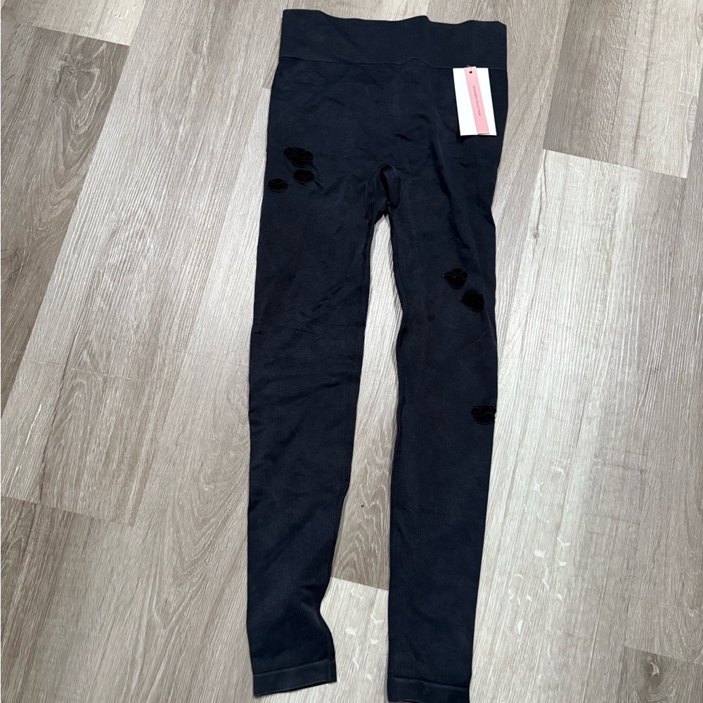 ReoRia Midnight Black Distressed Seamless Ripped Leggings. Womens High rise